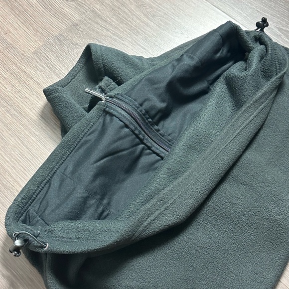 Cabela’s Vest - Picture 6 of 8